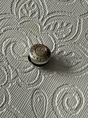 Pandora clip with 14k detailing